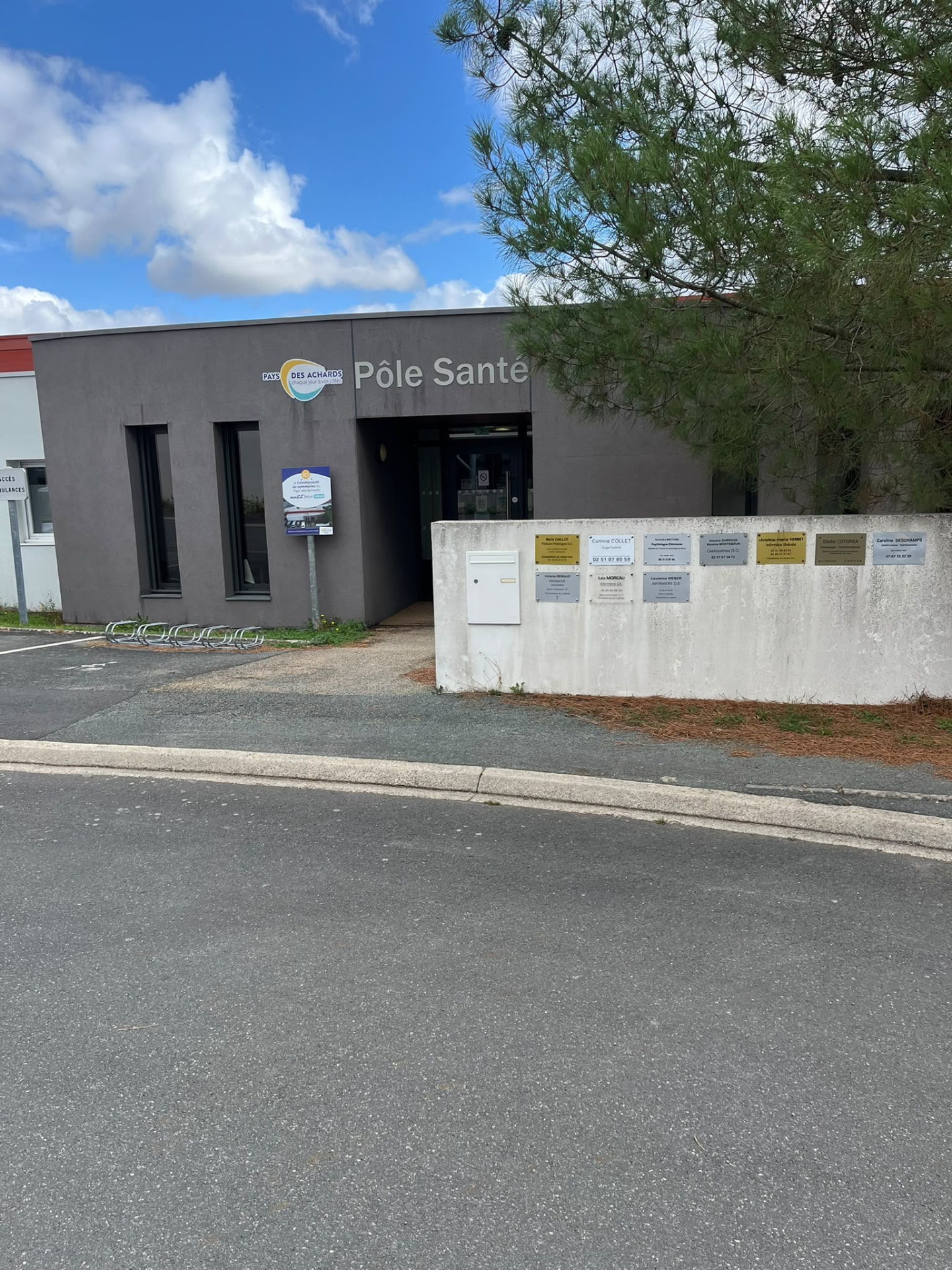 Façade extérieure du Pôle Santé abritant le cabinet d’ostéopathie de Beaulieu-sous-la-Roche